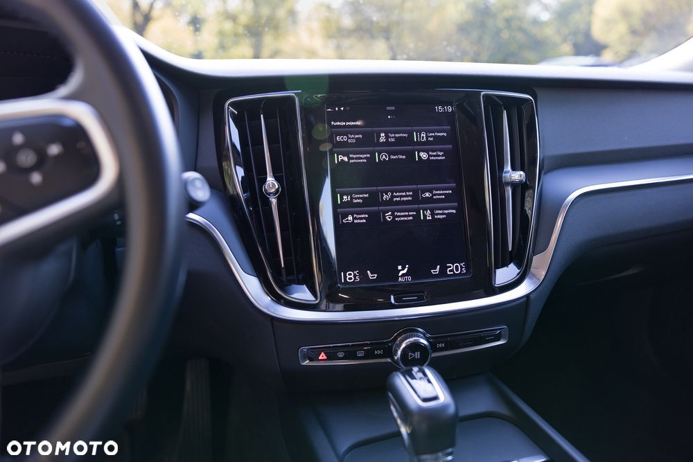 Volvo V60 2019 photo 3