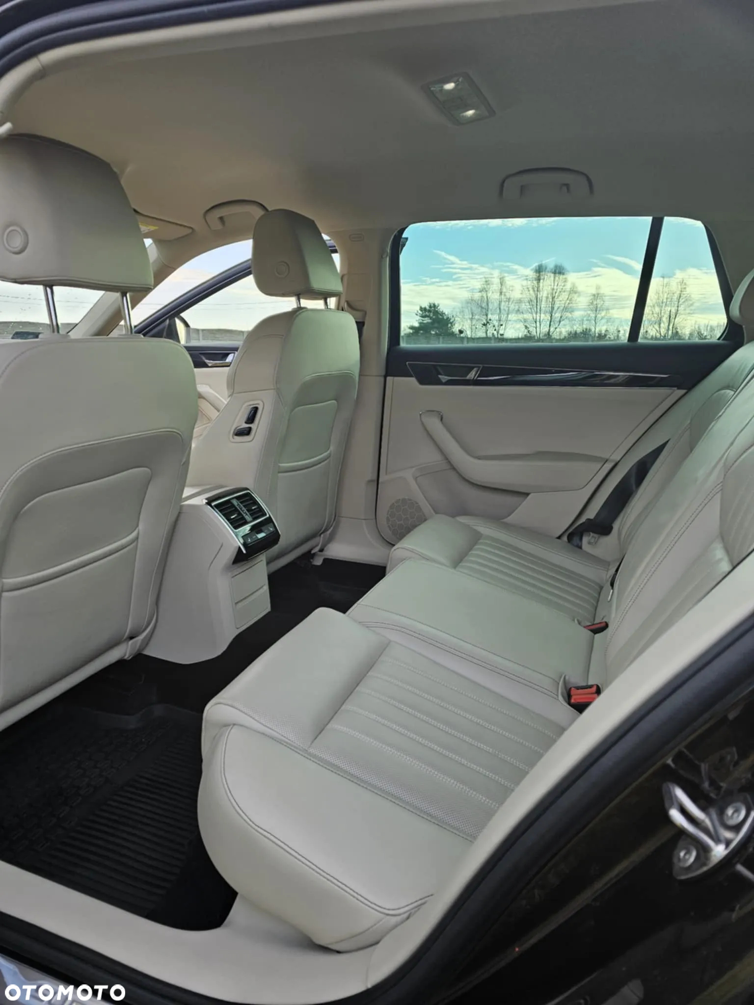 Skoda Superb 2.0 TDI SCR L&K DSG - 10
