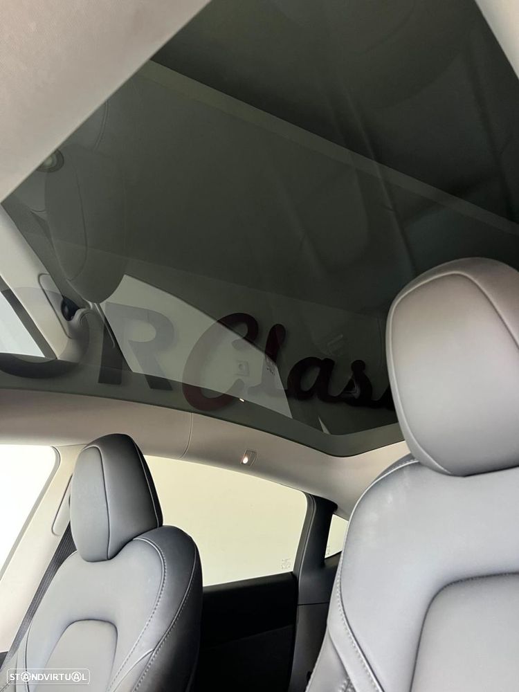 Tesla Model Y - 7