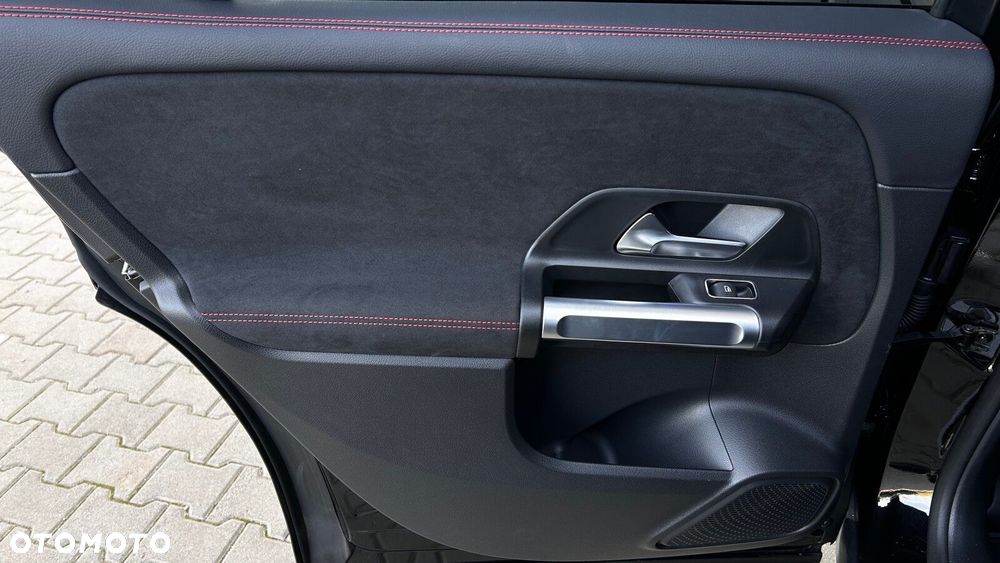 Mercedes-Benz GLB 200 AMG Line 7G-DCT - 28