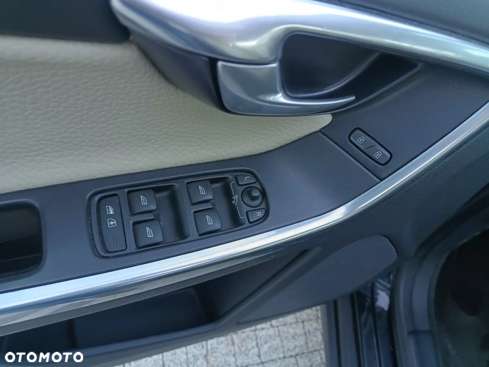 Volvo XC 60 D4 Geartronic Momentum - 21
