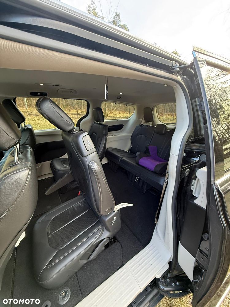 Chrysler Pacifica - 5