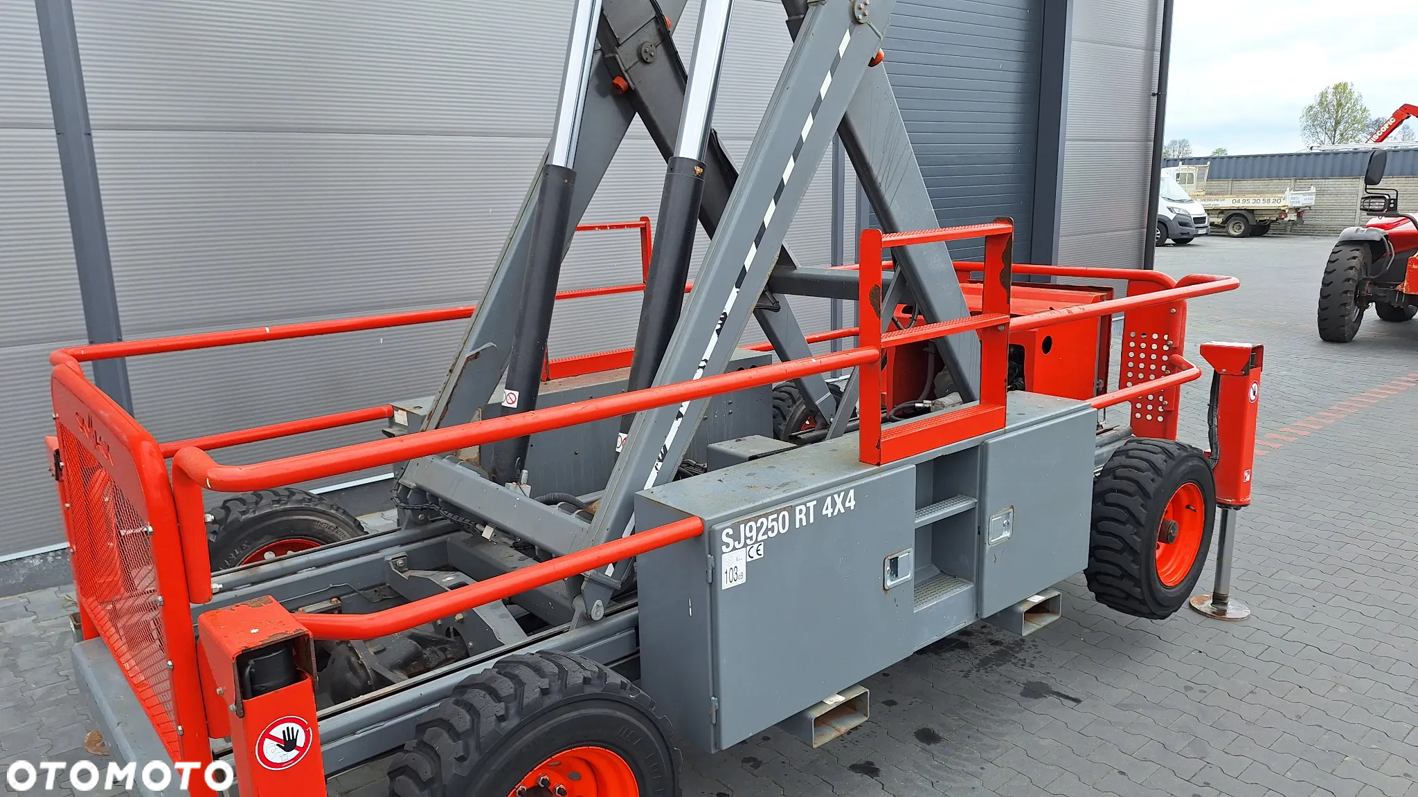 Skyjack SJ9250 Podest Podnośnik Nożycowy Terenowy Spalinowy 4x4 - 5