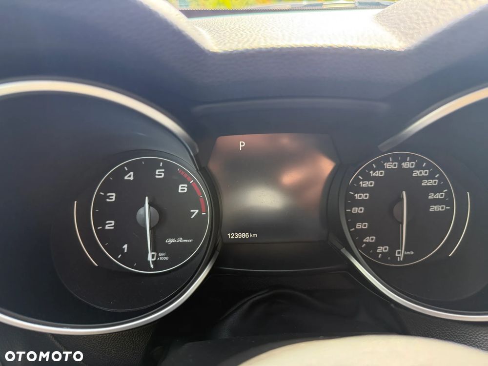 Alfa Romeo Stelvio 2.0 Turbo TI Q4 - 8