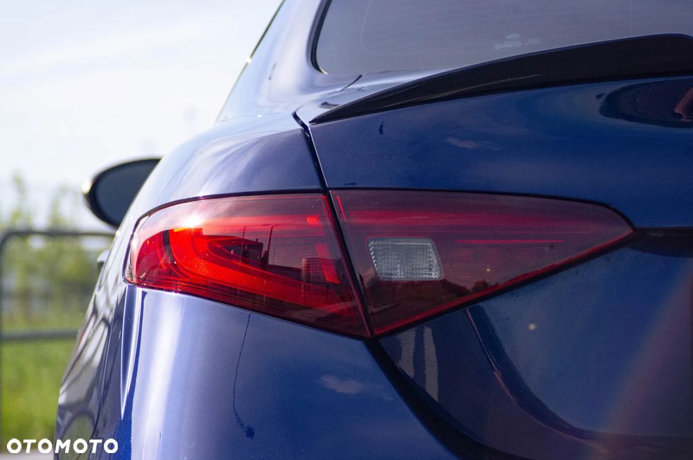 Alfa Romeo Giulia 2.0 Turbo 16V AT8-Q4 Ti - 8