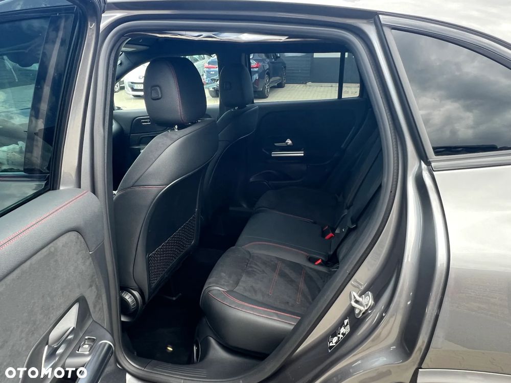 Mercedes-Benz GLA - 10