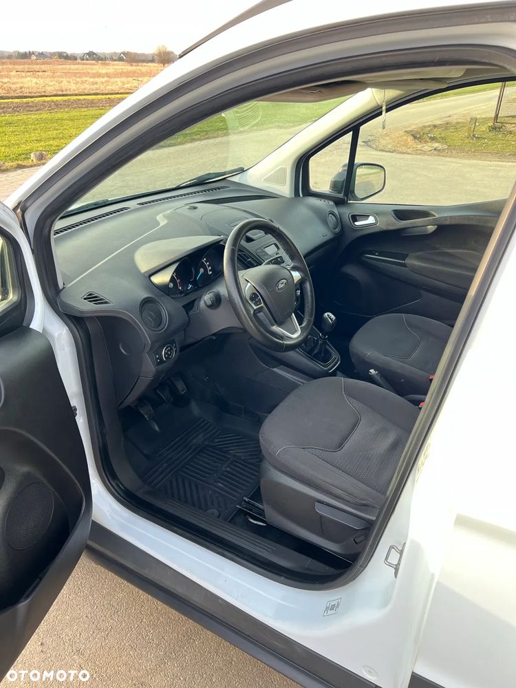 Ford Transit Courier - 11