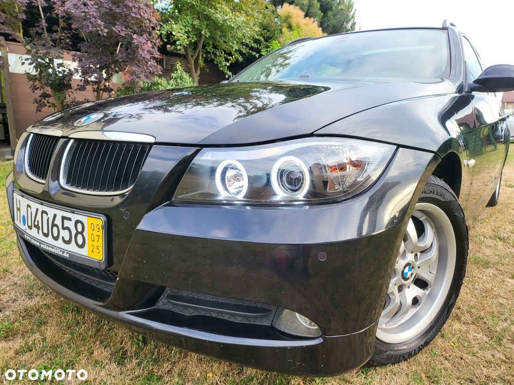 BMW Seria 3 318i Touring - 1