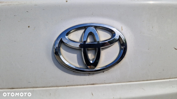 TOYOTA AVENSIS T27 KOMBI ZNACZEK EMBLEMAT TYŁ