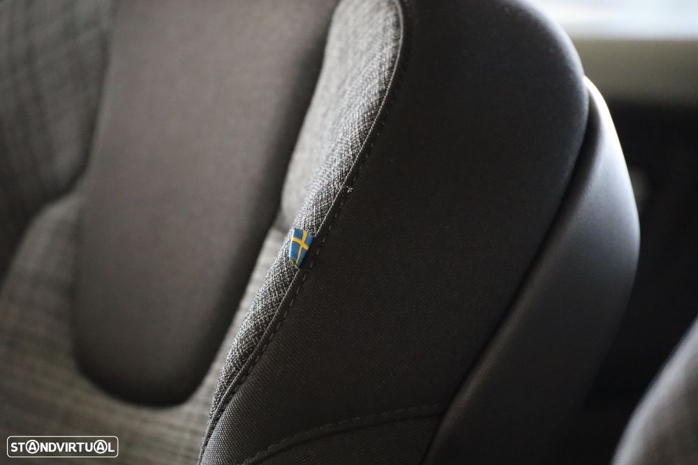 Volvo XC 60 2.0 T6 PHEV Core AWD - 12