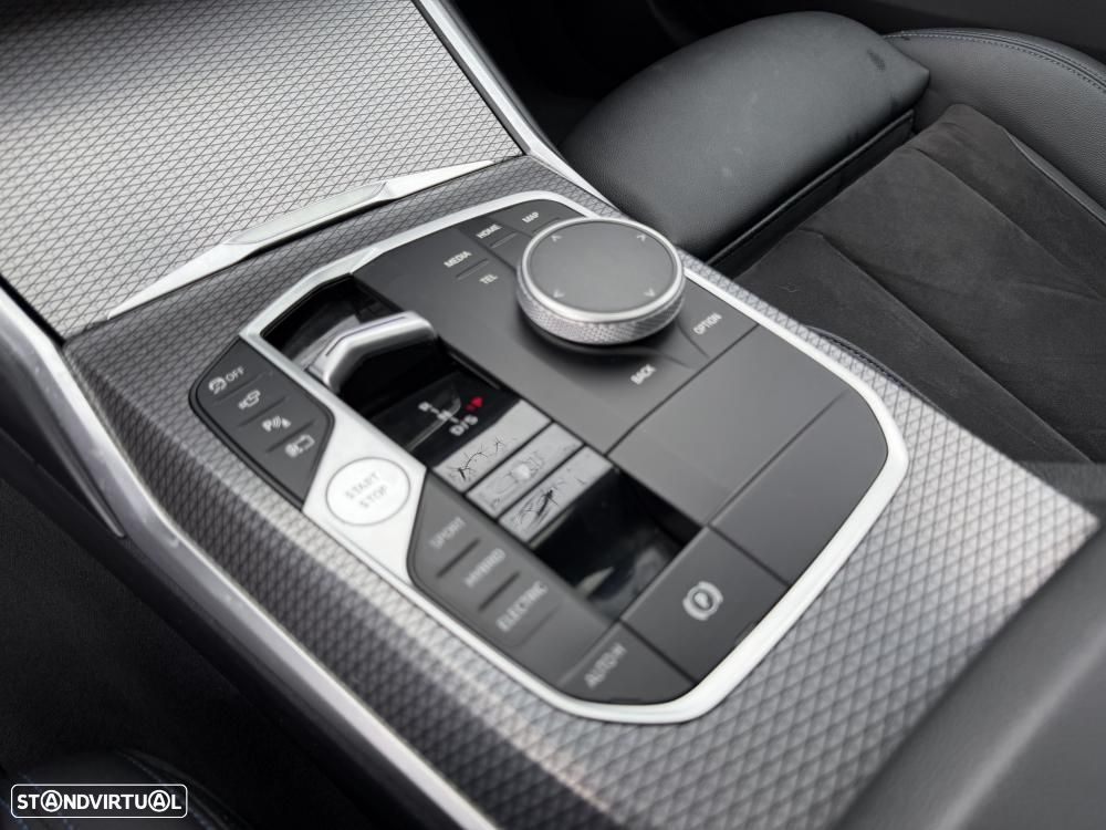 BMW 330 e Pack 50 anos M Auto - 25