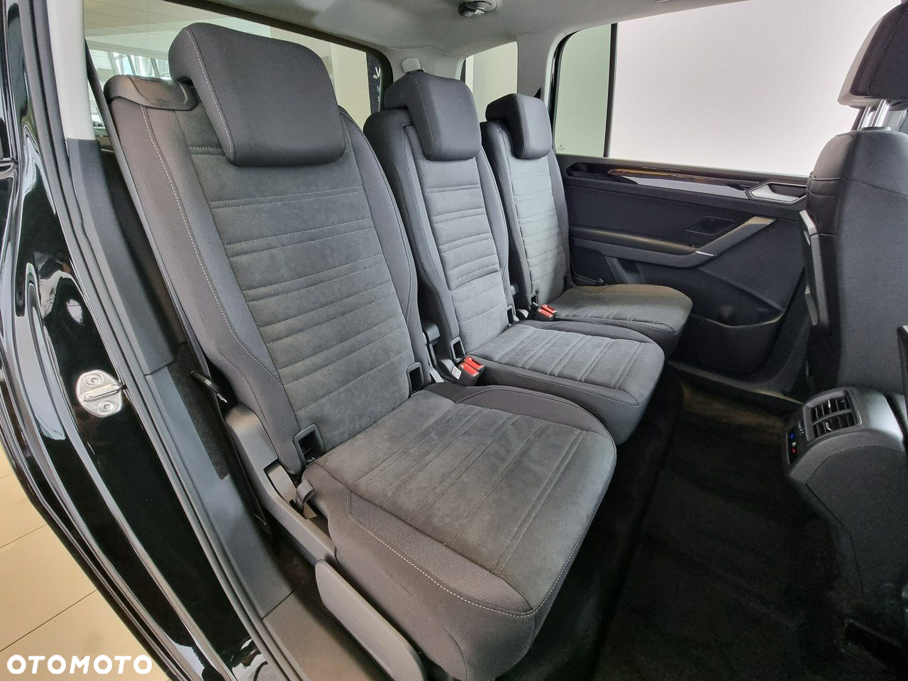 Volkswagen Touran - 13