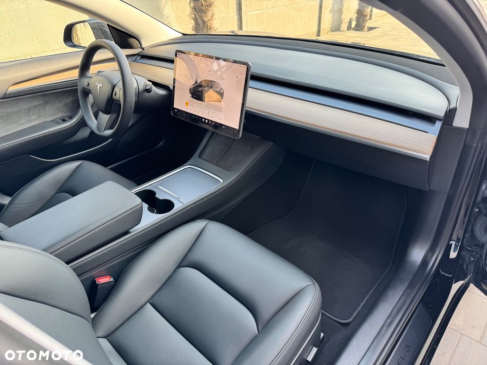 Tesla Model 3 - 8