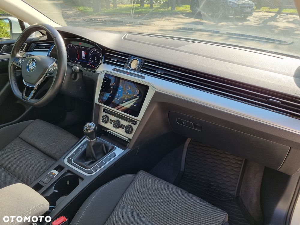 Volkswagen Passat - 22