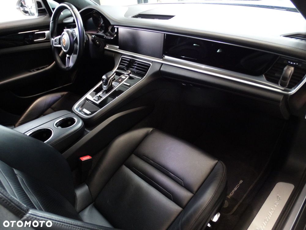 Porsche Panamera - 18