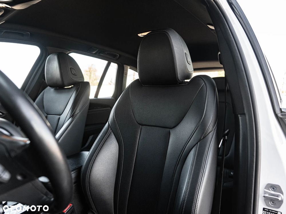 BMW X3 xDrive20i mHEV - 19
