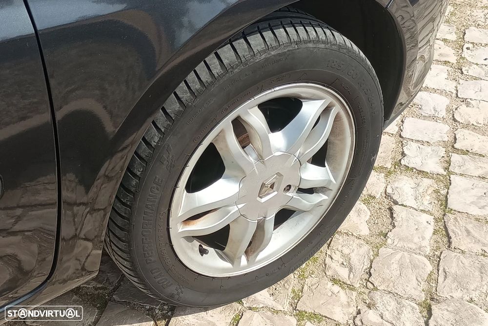 Renault Clio Break 1.2 16V Fairway - 17