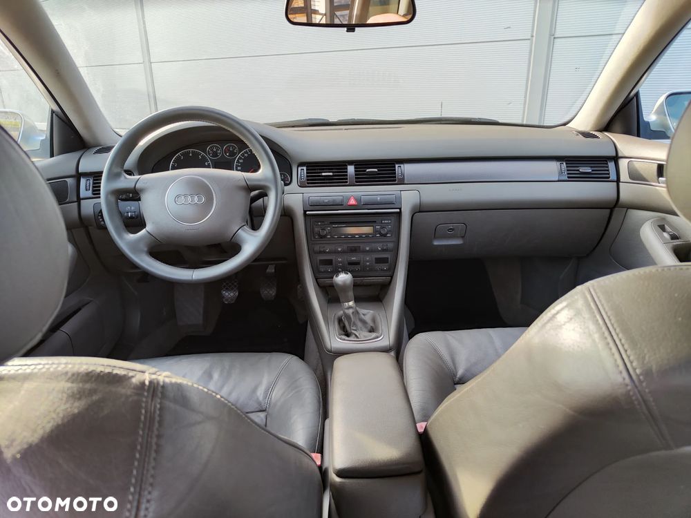 Audi A6 Avant 2.4 - 9