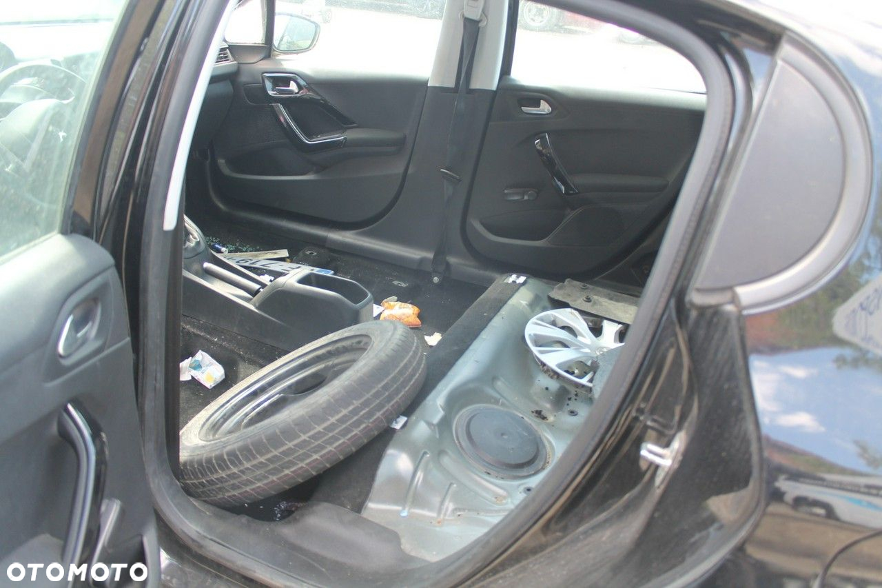 Peugeot 208 - 6