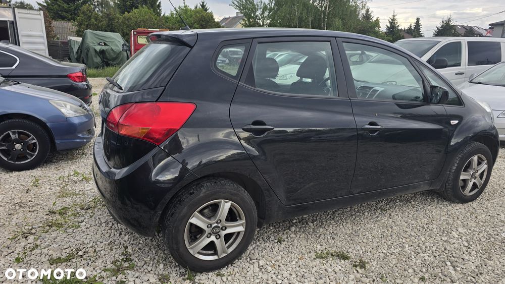 Kia Venga - 8