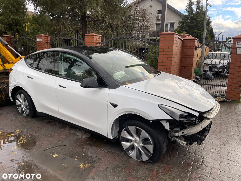 Tesla Y Model RWD - 32
