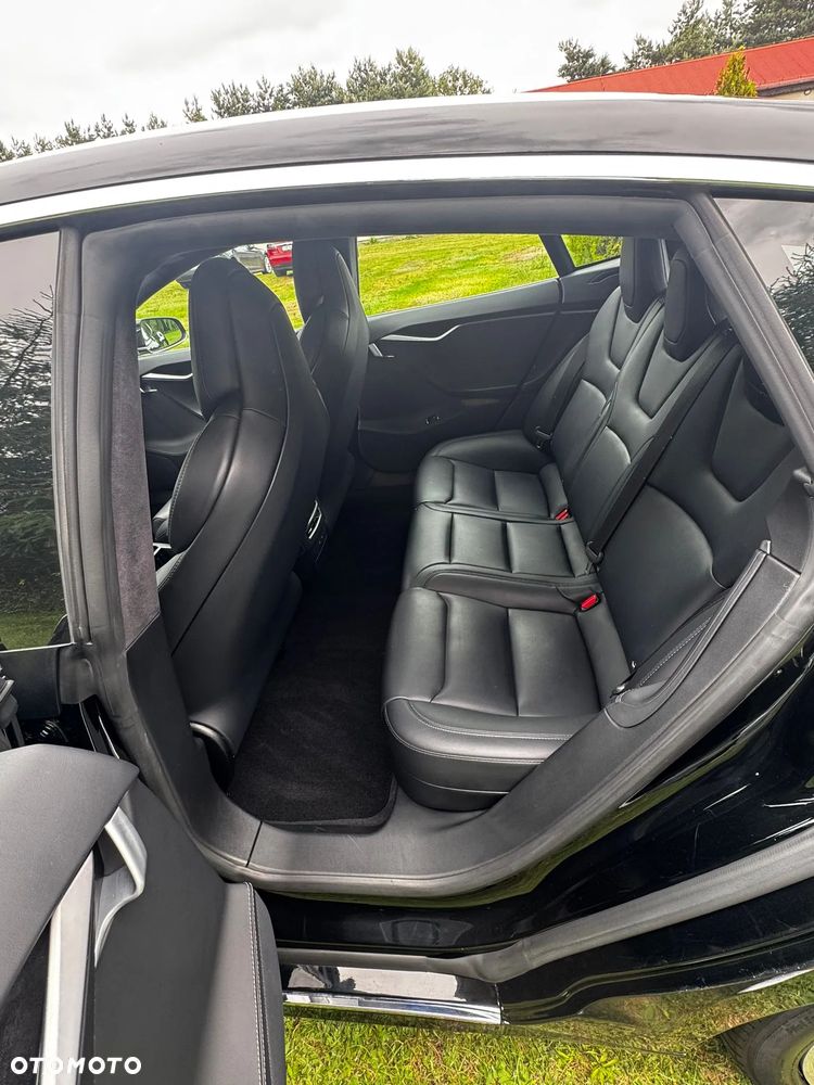 Tesla Model S - 29