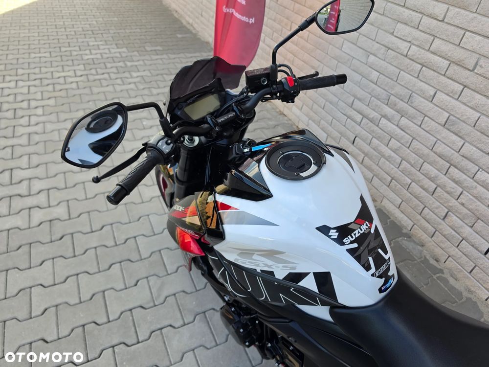 Suzuki GSX - 6
