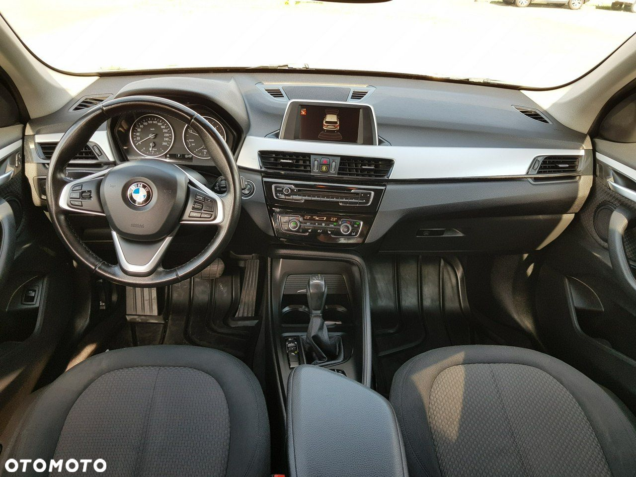 BMW X1 sDrive18d Business Edition - 12