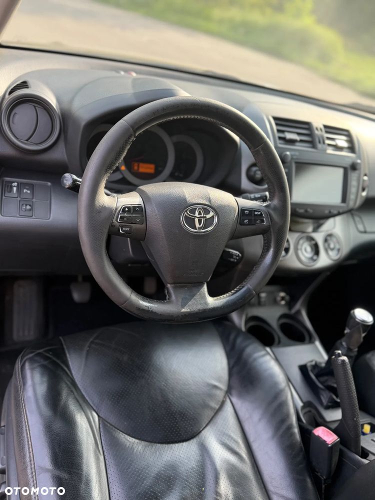 Toyota RAV4 - 8
