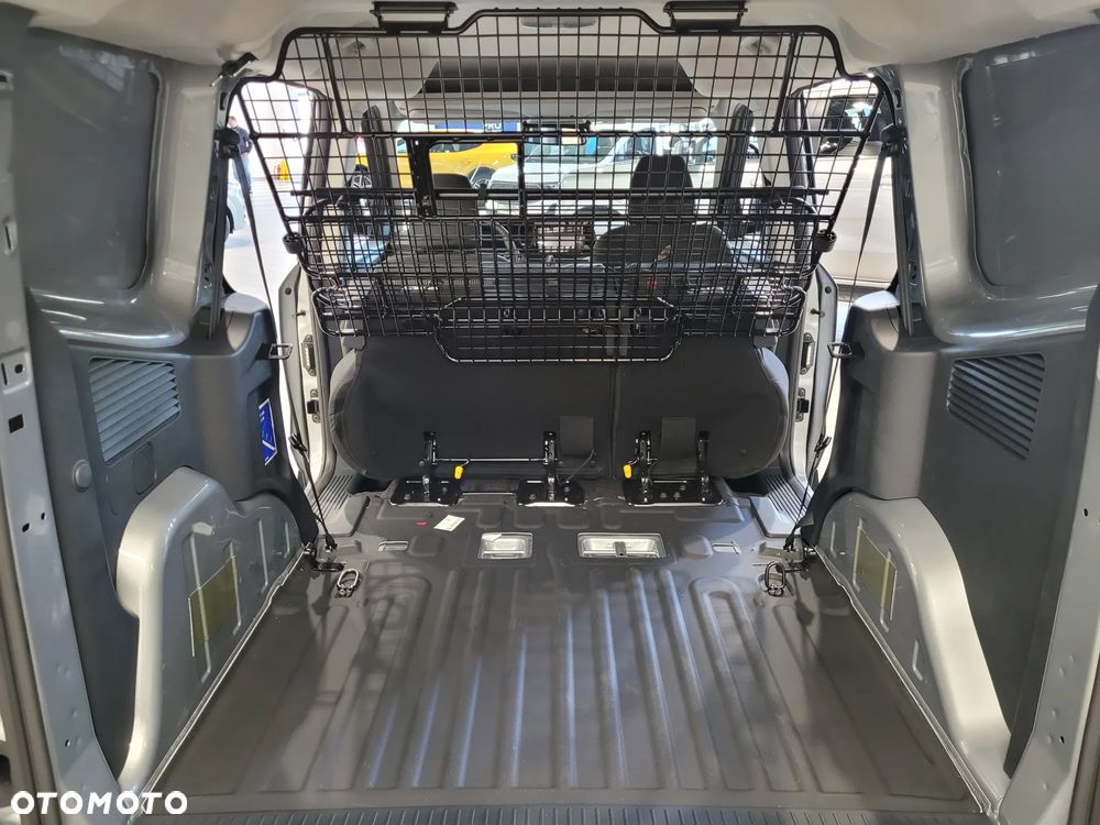 Ford Transit Courier - 12