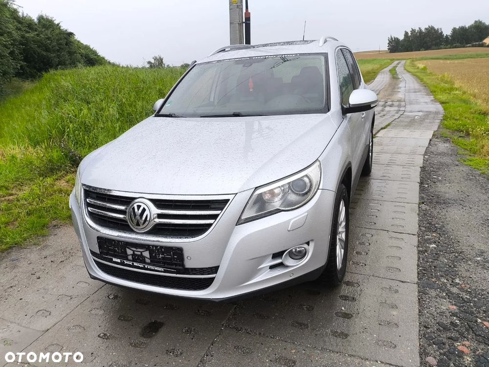 Volkswagen Tiguan - 1