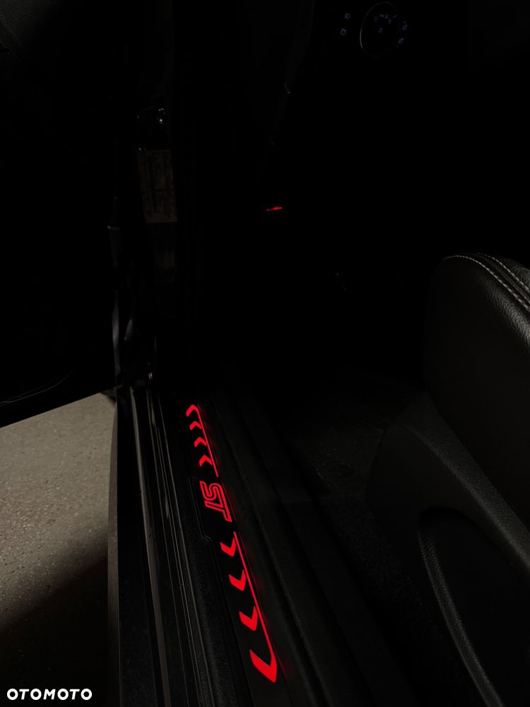 Ford Focus 2.0 EcoBoost ST - 16