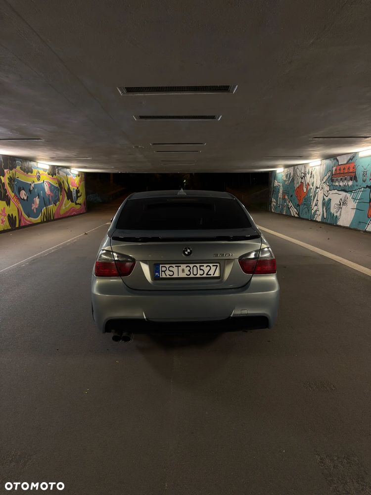 BMW Seria 3 330i - 12