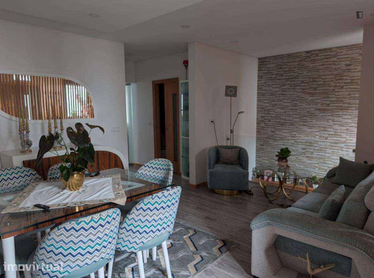 Quarto - localizado em Paranhos Porto - Grande imagem: 4/9