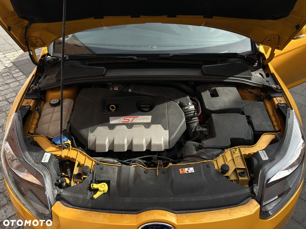 Ford Focus 2.0 EcoBoost ST mit Leder-Sport-Paket - 32