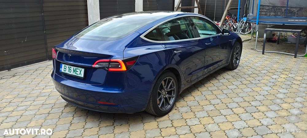 Tesla Model 3 - 3