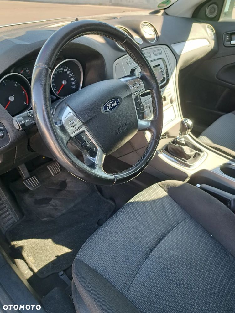 Ford Mondeo - 8
