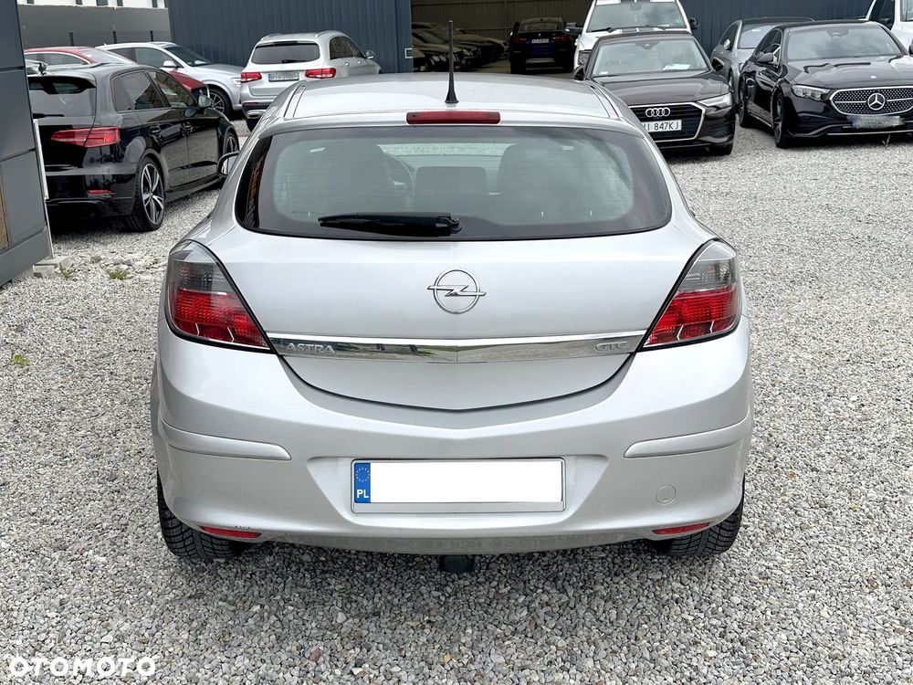 Opel Astra III GTC 1.7 CDTI Cosmo - 9