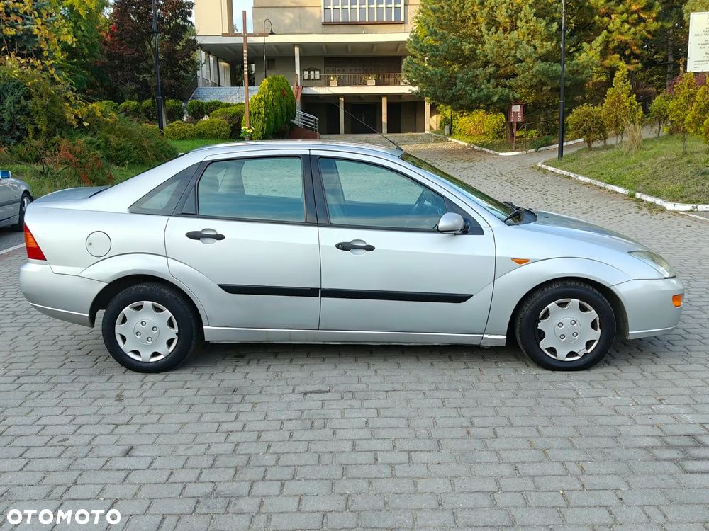 Ford Focus 1.6 Ghia - 28