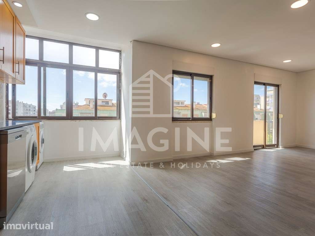 Apartamento T3, no Bairro do Liceu com Varandas - Grande imagem: 2/33