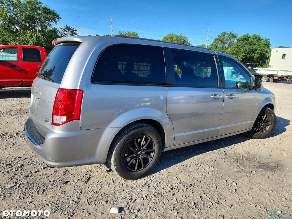 Dodge Grand Caravan - 3