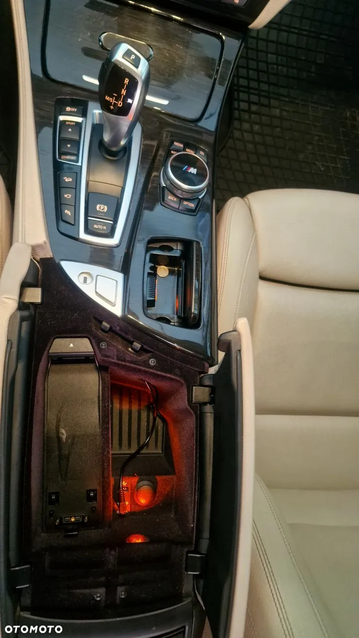BMW Seria 5 528i xDrive Luxury Line - 12