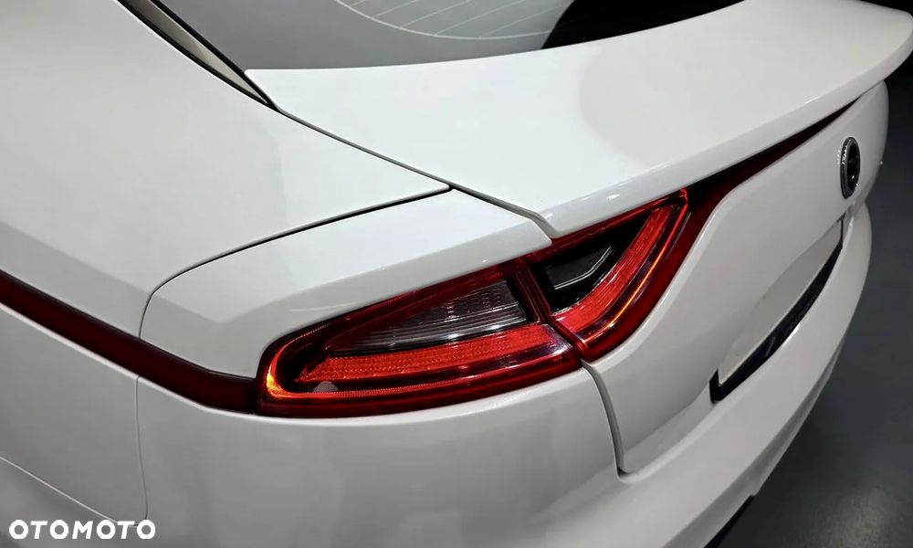Kia Stinger - 9
