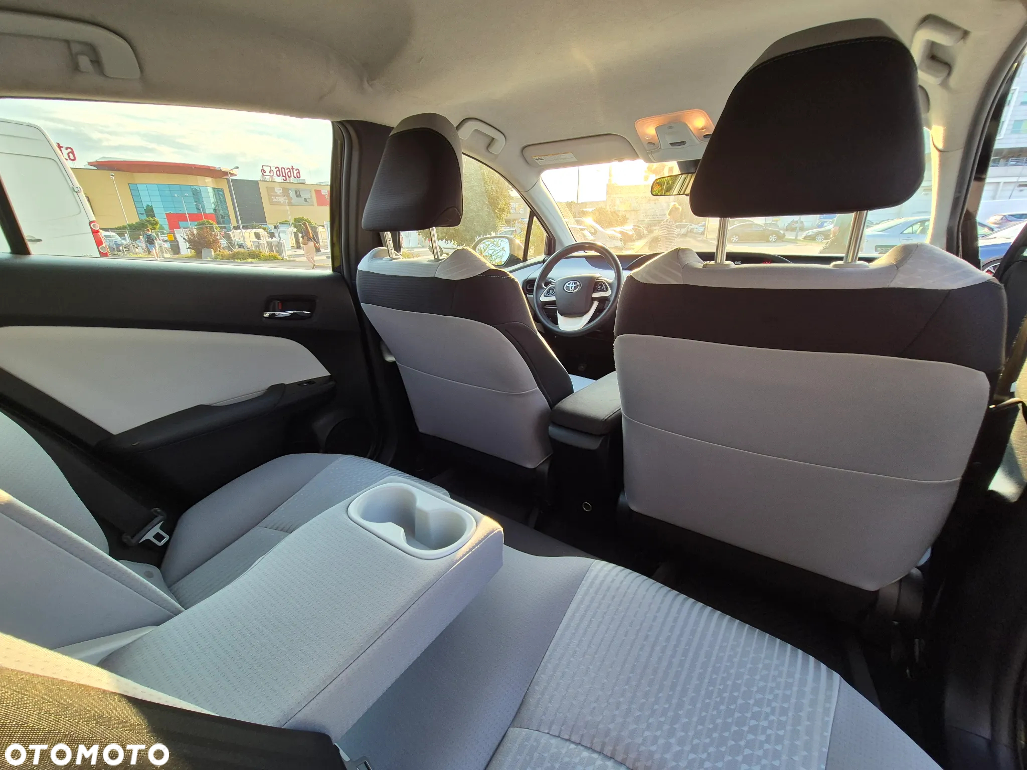 Toyota Prius (Hybrid) - 27