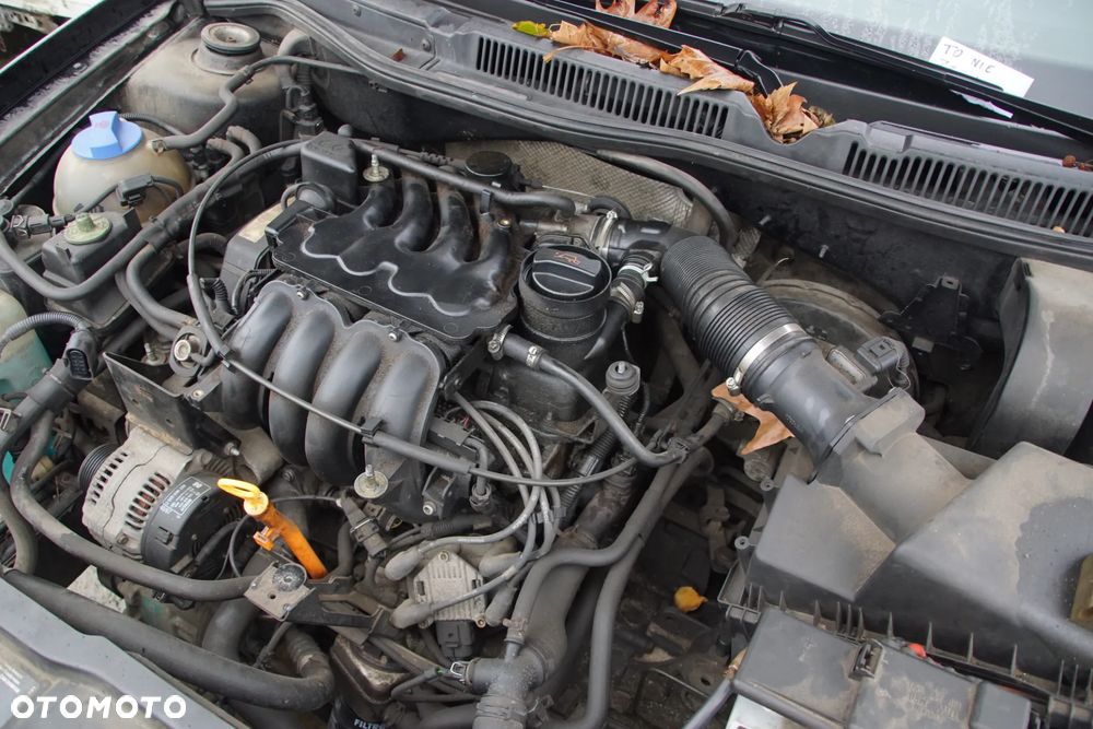 Auto na części - Volkswagen Golf IV 1.6 8V 101 KM AKL DLP L041 1997R Silnik Skrzynia Drzwi Maska Klapa Zderzak Błotnik Lusterko Klamka Lampa Deska Kokpit Sterownik Moduł Czujnik Kierownica - 15