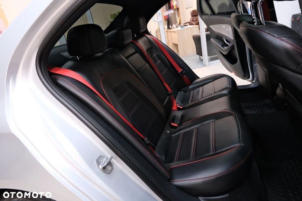 Mercedes-Benz Klasa E 43 AMG 4Matic 9G-TRONIC - 27