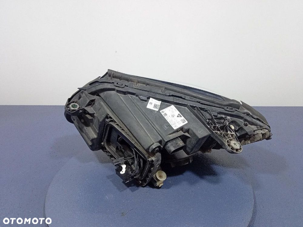 MERCEDES C-KLASA  W205 LIFT 18- REFLEKTOR PRAWY LED EU A2059068005KZ - 2