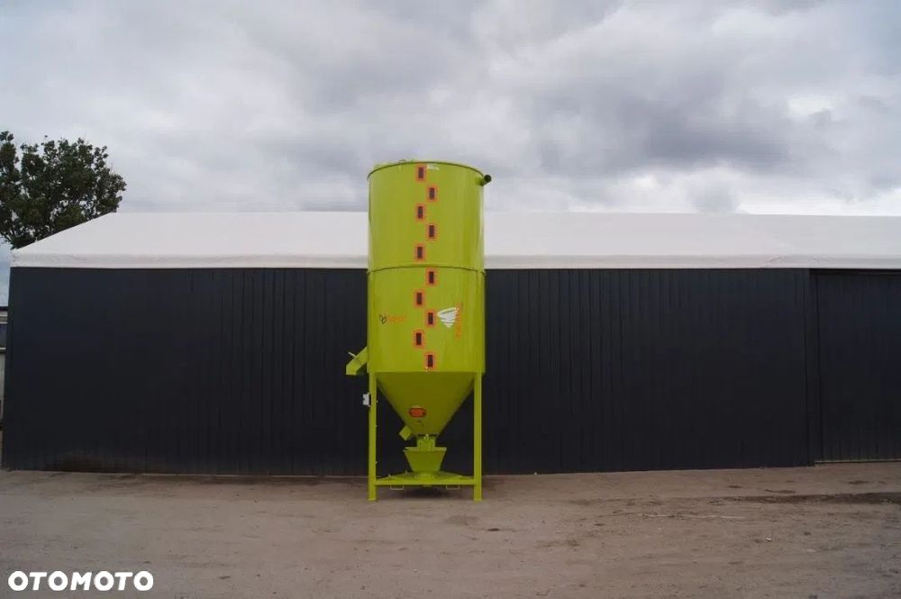 Paszowy mieszalnik pasz ADRAF Super Model Twister 500 750 1000 1200 1500 2000 25 - 11