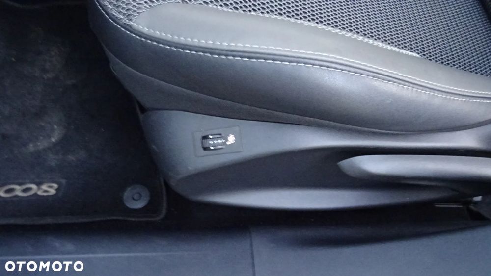 Peugeot 2008 1.2 Pure Tech GPF Allure S&S EAT6 - 18