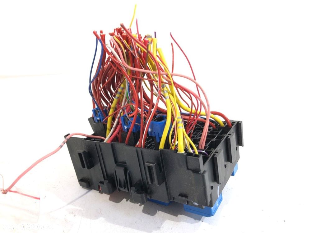 SKRZYNKA BEZPIECZNIKÓW  RENAULT CLIO V (B7_) 2019 - 2022 1.0 TCe 100 (B7MT) 74 kW [101 KM] benzyna - 2